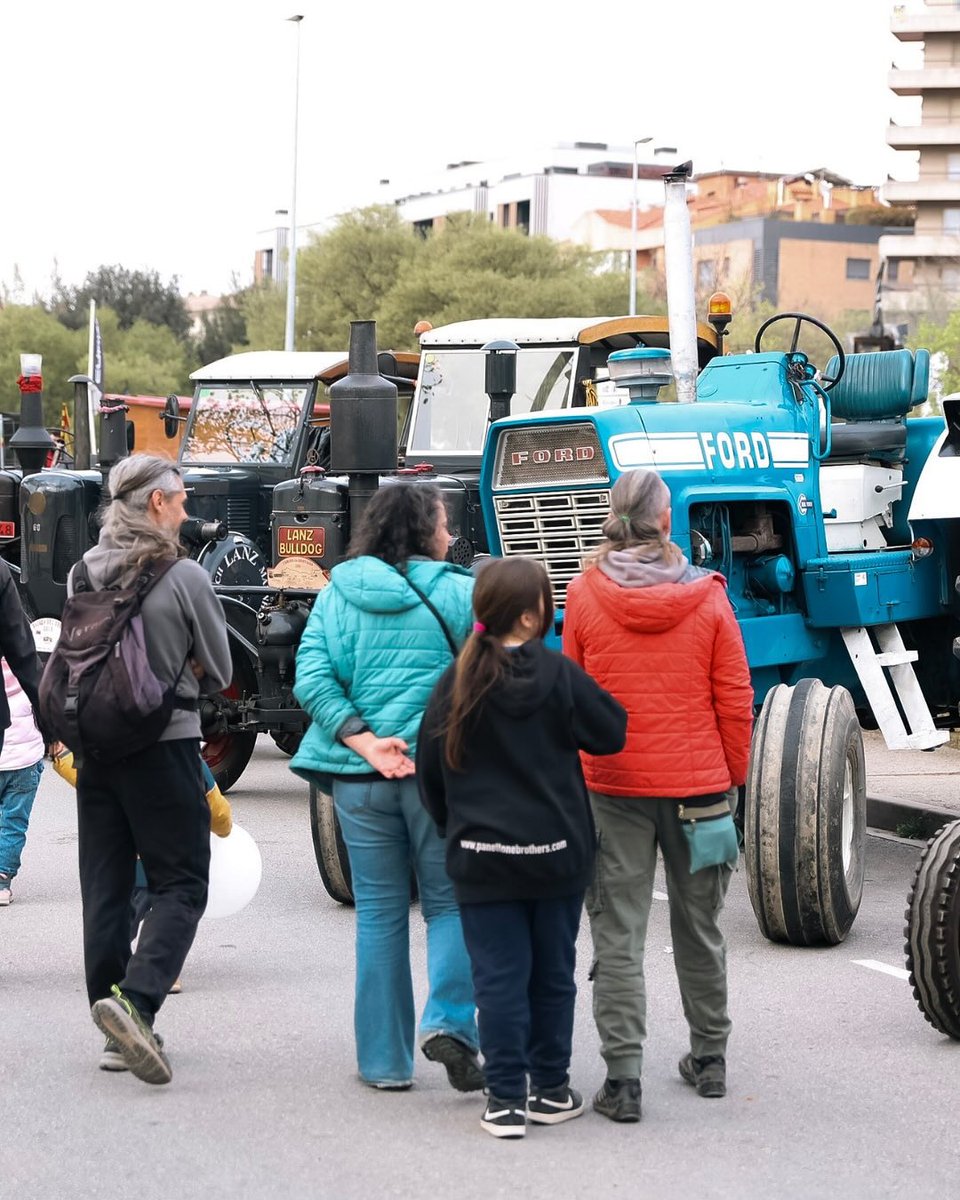 MercatRam's tweet photo. 🌾 El Mercat del Ram de Vic és molt més que una fira!
Un esdeveniment únic on agricultura, ramaderia, gastronomia, cultura i tradició es troben en un mateix espai 🐄🍽🎭
#mercatdelram2025 #lacasadepages #victurisme #vic #osonaturisme #gastronomia #ramaderia #pagesia #agricultura https://t.co/sZYicHMMxA