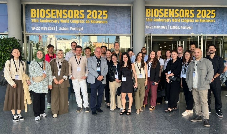 Catalan Institute of Nanoscience & Nanotechnology (@icn2nano) on Twitter photo ๐ฐ NEW UPDATE
๐ฌ ICN2 was well represented by the <a href="/merkoci_group/">Merkoรงi Group</a> at the 35th Anniversary World Congress on #Biosensors. ICREA Prof. <a href="/ArbenMerkoci/">Arben Merkoรงi</a> chaired it & group members were involved in the organisation, chairing talks & posters.
โน๏ธ๐ f.mtr.cool/xhaslmoqzw
#2DMaterials ๐ฐ NEW UPDATE
๐ฌ ICN2 was well represented by the <a href="/merkoci_group/">Merkoรงi Group</a> at the 35th Anniversary World Congress on #Biosensors. ICREA Prof. <a href="/ArbenMerkoci/">Arben Merkoรงi</a> chaired it & group members were involved in the organisation, chairing talks & posters.
โน๏ธ๐ f.mtr.cool/xhaslmoqzw
#2DMaterials