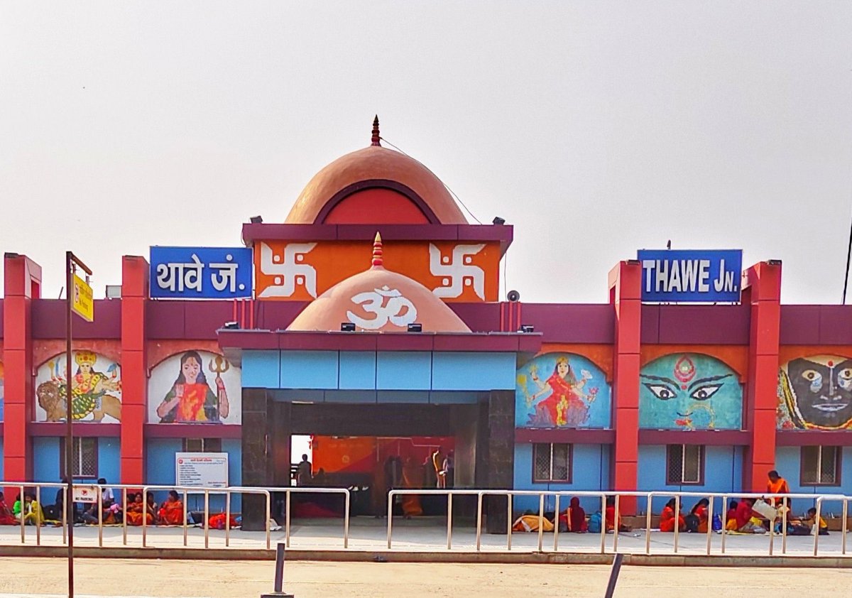 iamtathastu's tweet photo. अन्य राज्य:
🚄 बुलेट ट्रेन
🚆 नई वंदे भारत
🚉 इंटरसिटी एक्सप्रेस
🏢 एयरपोर्ट जैसे स्टेशन
बिहार:
🚋 15 घंटे लेट ‘स्पेशल’ ट्रेन
🎨 पुराने स्टेशन को नया पेंट
कब तक बिहार और बिहारी के साथ धोखा होगा।
#ModiFailsBihar
#BiharDemandsDevelopment
गुजरात बिहार https://t.co/eCfakTvQtE