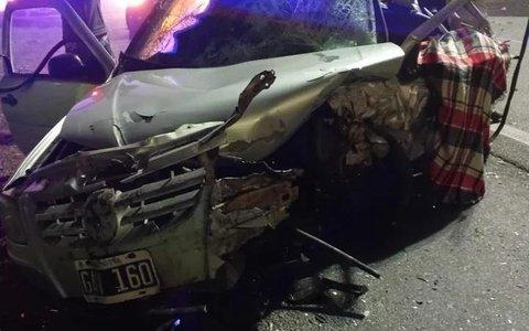 Hechosanderecho's tweet image. #ElPato #Berazategui
Un ciudadano chino, alcoholizado, manejó 17 kilómetros en contramano por ruta 2 con su BMW y por un impacto frontal provocó la muerte de un comerciante de 33 años de Florencio Varela, que viajaba a bordo de un VW Gol. Lo dejaron detenido.