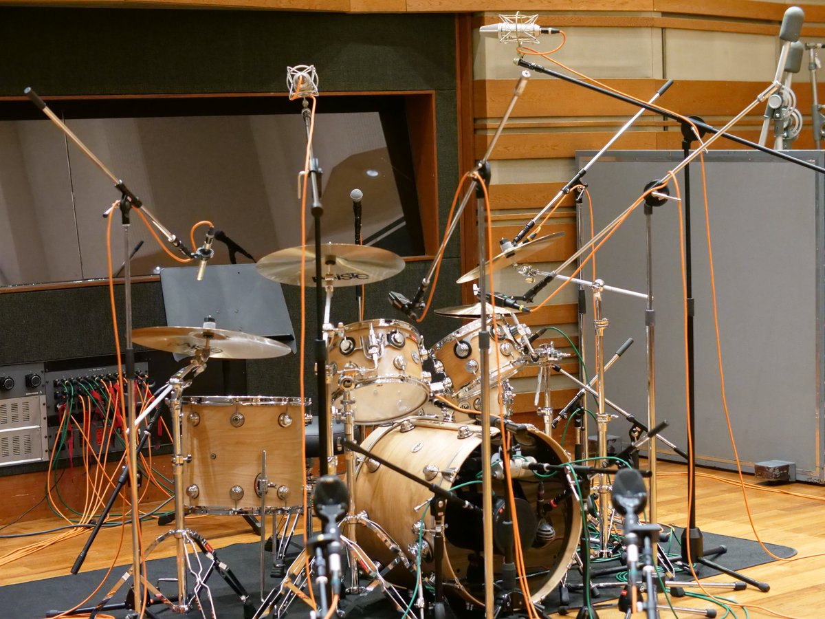 victorstudioeng's tweet photo. 現在ビクタースタジオでは、音響系専門学校･大学を2026年3月卒業見込みの方を対象に、スタジオスタッフを募集しております。

レコーディングやマスタリング、スタジオ運営に関わる仕事をしてみたい方、ぜひご応募ください。
https://t.co/OvENoQhZS7

録音芸術の素晴らしさを体感できる職場です。 https://t.co/2GmoAAzmjd