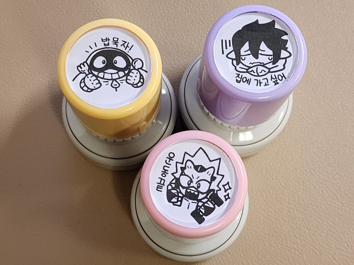 팻 밥묵자 도장 하루에 3번
시마 운동 끝 도장 하루 이틀에 한번
타마키 집에가고 싶어 도장 하루에 nnnn번씩 찍느라 제일 먼저 잉크떨어질듯