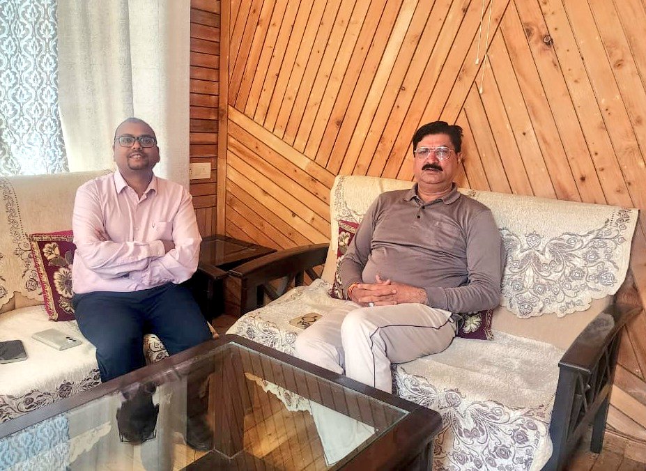 bjpkuldeepkumar's tweet photo. आज डीएफओ पिथौरागढ़ श्री आशुतोष जी से वन पंचायतों के माइक्रो प्लान पर विस्तृत चर्चा हुई।
वन पंचायतें केवल जंगल की सुरक्षा नहीं, बल्कि ग्राम्य जीवन, आजीविका और सतत विकास की रीढ़ हैं। माइक्रो प्लान इन पंचायतों को सशक्त, पारदर्शी और परिणामोन्मुखी बनाने का माध्यम है।।
#MicroPlanning https://t.co/xaL4NrEMUz
