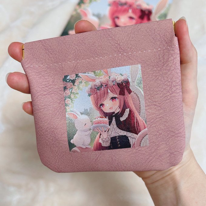 新作グッズ、バネロポーチも届きました!
このように片手で開けられるミニポーチです!
イベント用の小銭入れとして大活躍しそうな一品です🐰🎶 