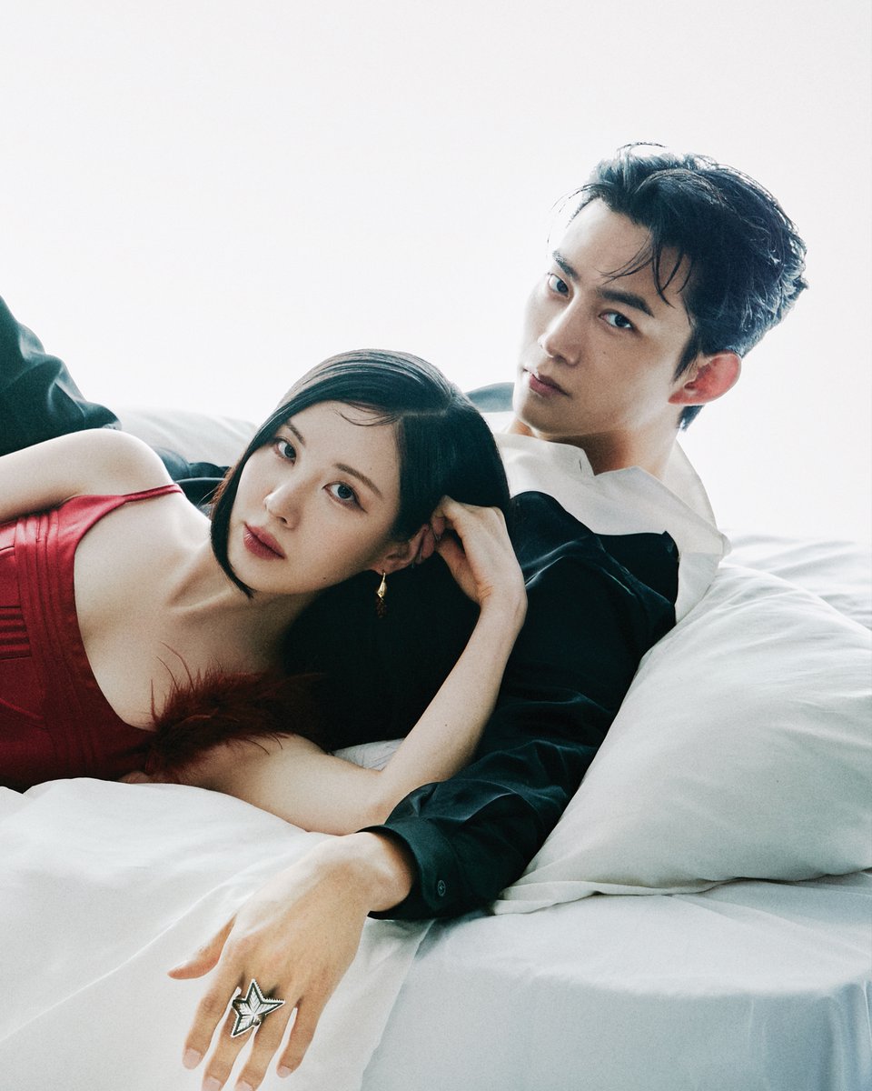 esquirekr's tweet photo. <남주의 첫날밤을 가져버렸다>의 두 주인공 서현과 옥택연을 만났습니다. 피아노를 치다 손가락에 염증이 생긴 서현부터 촬영장에서 직접 담근 막걸리를 나누어 마신 옥택연까지. 그들만의 비하인드 스토리가 궁금하다면, 지금 바로 <에스콰이어> 홈페이지에서 인터뷰를 확인해 보세요!
🔗https://t.co/S80ojSMpTg

@KBS_drama #옥택연 #서현 #남주의첫날밤을가져버렸다 #kbs