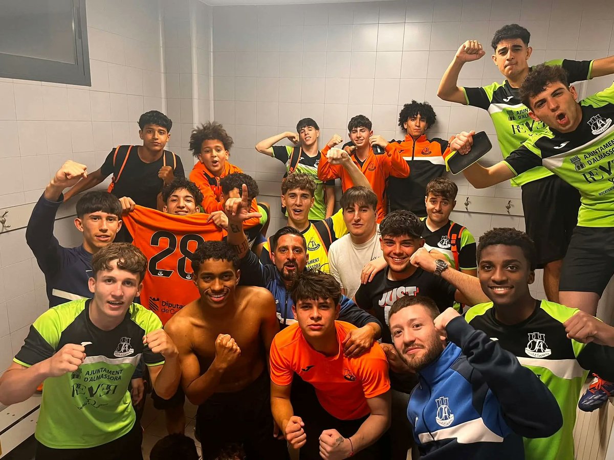 Enhorabuena al @joventutalmassora_cf Joventut Almassora Cf por su ascenso a la nueva Segona Juvenil @ffcv_info Federació de Futbol de la Comunitat Valenciana 

castellonbase.com/el-juvenil-a-c…