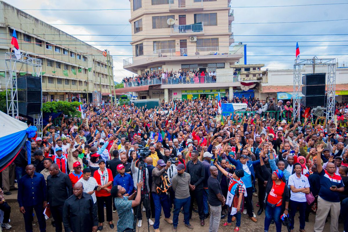 MhereMwita_'s tweet photo. Mwenyekiti wa Bavicha Taifa Mhe. @AdvMahinyila akizungumza na Wananchi wa Arusha Mjini jana tar 28 Mei 2025, ikiwa ni uzinduzi wa Operesheni *No Reforms NoElection Kanda ya Kaskazini.*
#FreeLissu
#FreeKaswahili
#FreeMdude
#FreeManengelo
#FreeSoka
#FreeMlay
#FreeKipanya https://t.co/EsN5366hQk