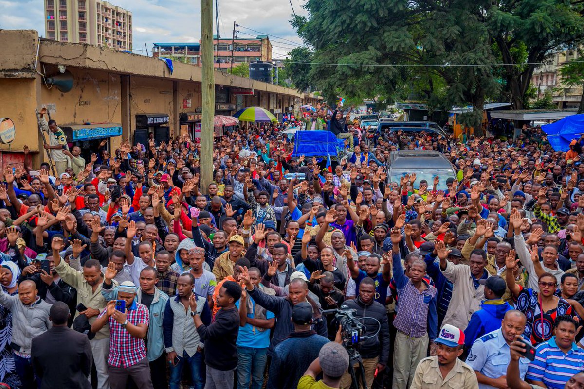 MhereMwita_'s tweet photo. Mwenyekiti wa Bavicha Taifa Mhe. @AdvMahinyila akizungumza na Wananchi wa Arusha Mjini jana tar 28 Mei 2025, ikiwa ni uzinduzi wa Operesheni *No Reforms NoElection Kanda ya Kaskazini.*
#FreeLissu
#FreeKaswahili
#FreeMdude
#FreeManengelo
#FreeSoka
#FreeMlay
#FreeKipanya https://t.co/EsN5366hQk