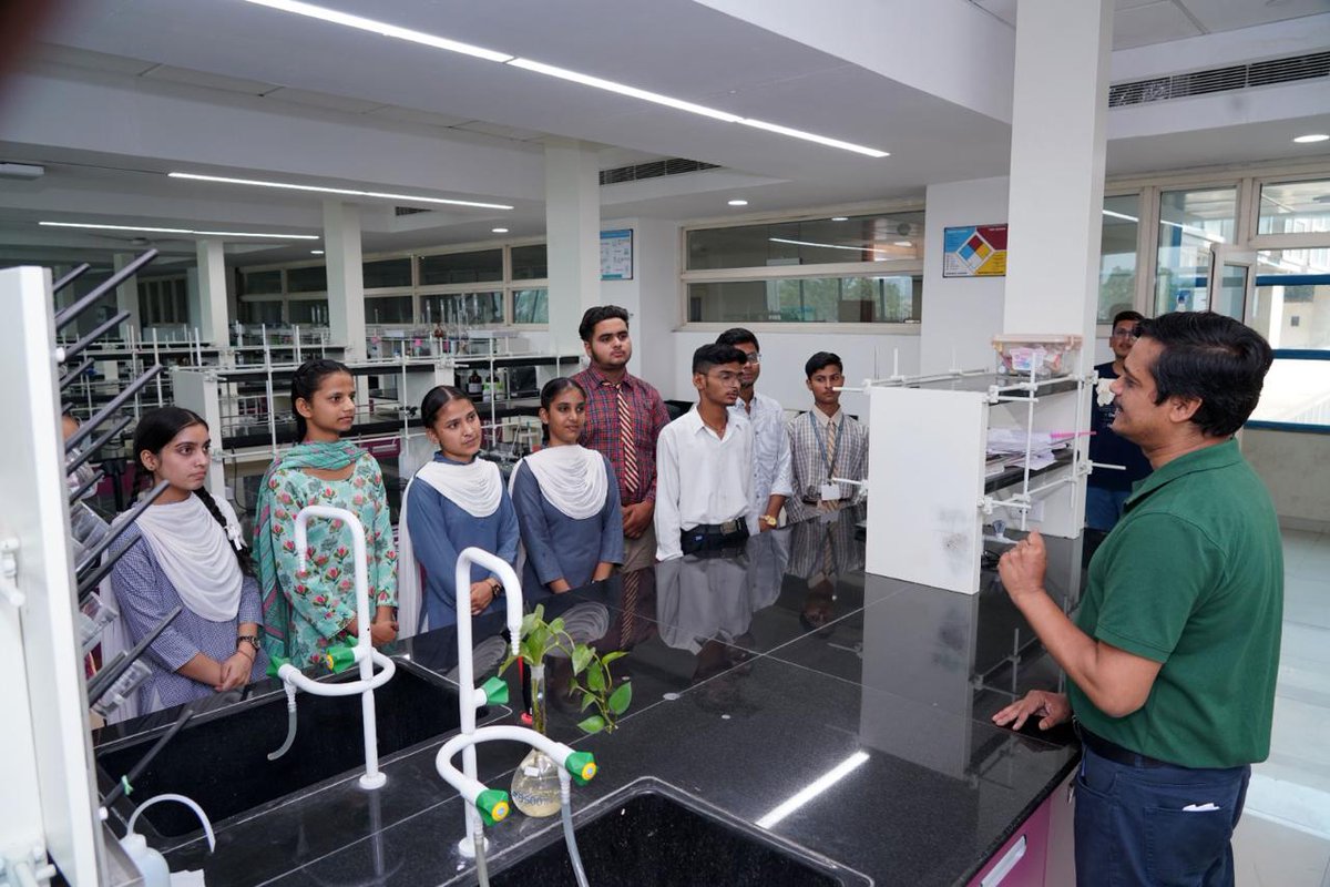 iitrpr's tweet photo. Proud moment!

9 board #examtoppers from Govt Schools of #Rupnagar visited #IITRopar for a day of lab tours, career sessions &amp; student interaction  in collaboration with the #DCOffice, Rupnagar.

@schooledu_pb @EduMinOfIndia @rajeshbaba12345 https://t.co/yQumZEFua7