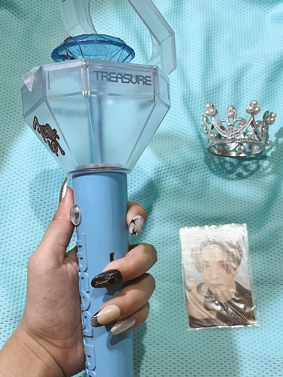 urecatch22's tweet photo. WTS lightstick treasure teulight 500k, inc accessories+pc, boleeh nego yaa!! dom jakarta <3 https://t.co/9gHGWC43oI
