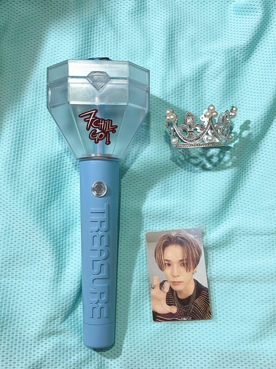 urecatch22's tweet photo. WTS lightstick treasure teulight 500k, inc accessories+pc, boleeh nego yaa!! dom jakarta <3 https://t.co/9gHGWC43oI