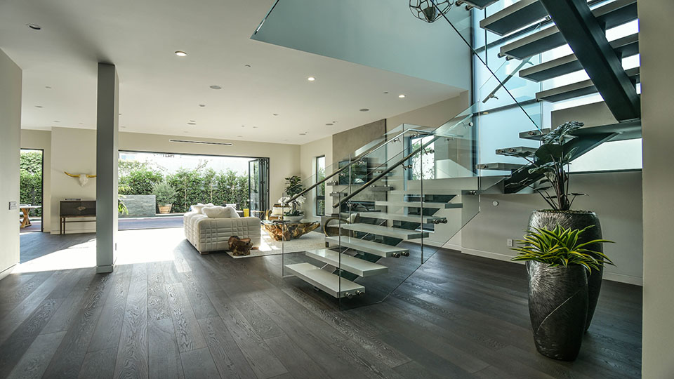 goshopstr's tweet photo. Sleek 5 Bedroom Modern Masterpiece, Saltwater Pool, Spa &amp; Linea Quarto Italian Designer Kitchen in Prime LA Location.

Book your stay today: https://t.co/wlkkHloDZ8 https://t.co/fGIUnkiLYv