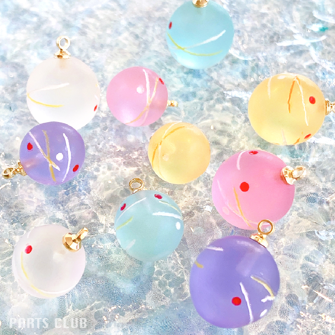 毎年人気のヨーヨーモチーフが ついにチャームになって登場♡ 絶妙な半