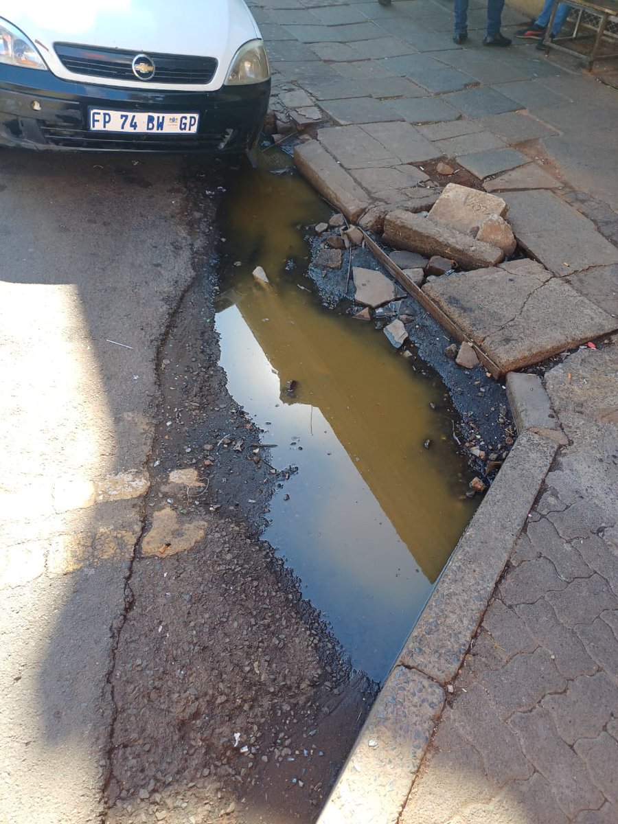 MMCKennyKunene's tweet photo. 📌Spotted📌
@MyJRA Region F team in the Inner City on corner Mooi and Commissioner Street unblocking KI's.
#OperationRestore #OperationLungisa #OperationLokisa #OperasieHerstel #KKatWork #MMCKKSupport
@Kenny_T_Kunene @CityofJoburgZA https://t.co/HjzTz4UtH5
