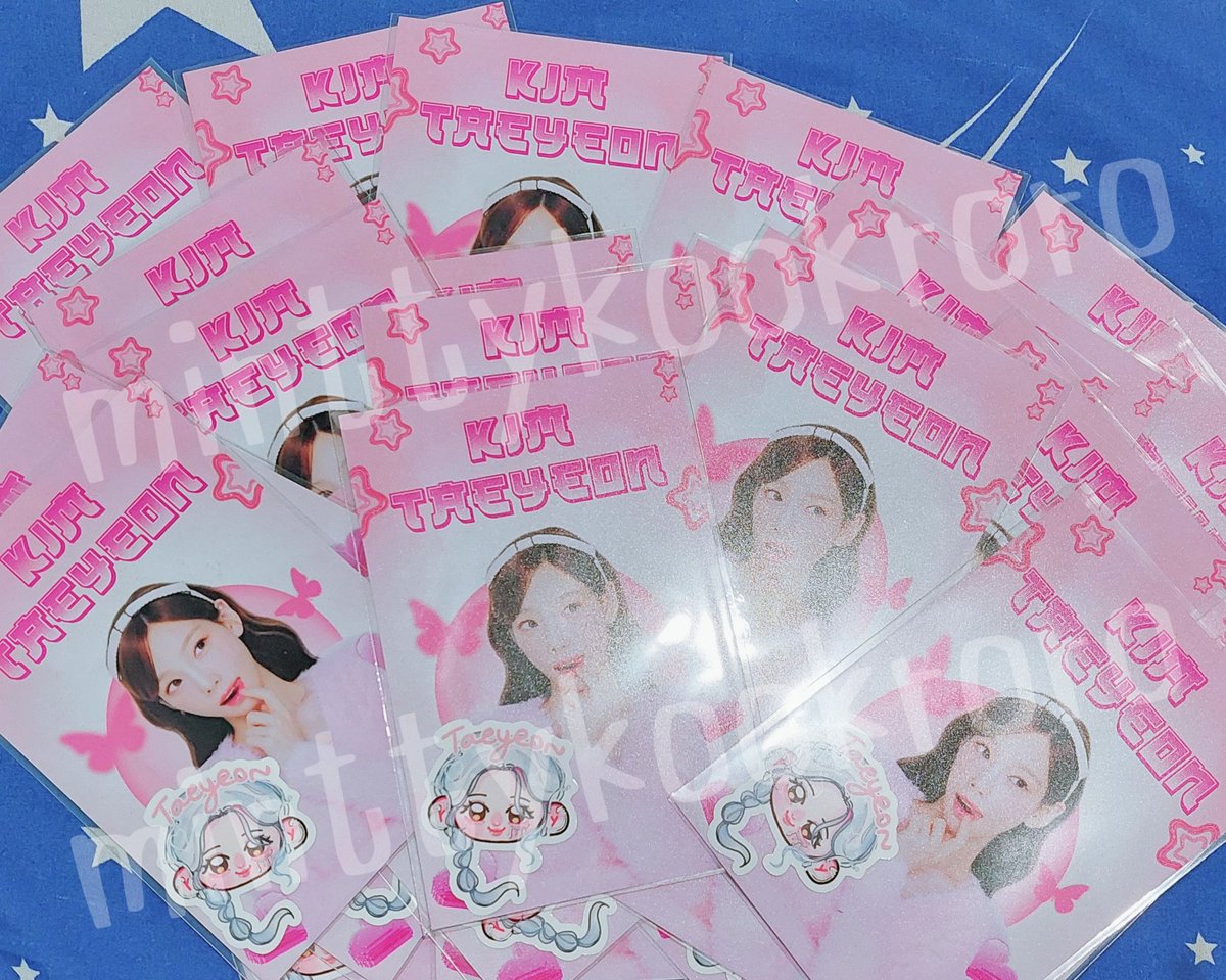 minttykookroro's tweet image. แพคเรียบร้อยพร้อมแจกมากก🩷🩷
วันที่31 มารับกันได้นะคะ แค่rt+โชว์ทวิตเราก็พอค่า เราถึงแล้วจะแจ้งอีกทีนะคะ🥺🤍

[Specialthanks]
กอวสีสวยๆคมชัด : #studiomxrk_review 
cmsFAสติกเกอร์ : #cmsboodlyz
Postcard design : me🤍

#TAEYEON_TheTENSE_in_BANGKOK