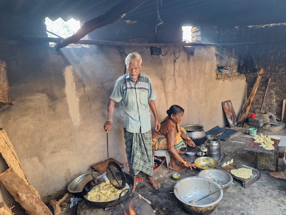 An old couple near Bargarh prepare &amp; sell #RaagChana #Singhda &amp; #Nimki in a traditional way in their village #Dumerpali. Had the privilege to savour it today morning. Very delicious food indeed. Their shop is on NH26, connecting to Bijepur. Do visit them. Highly recommended💞.