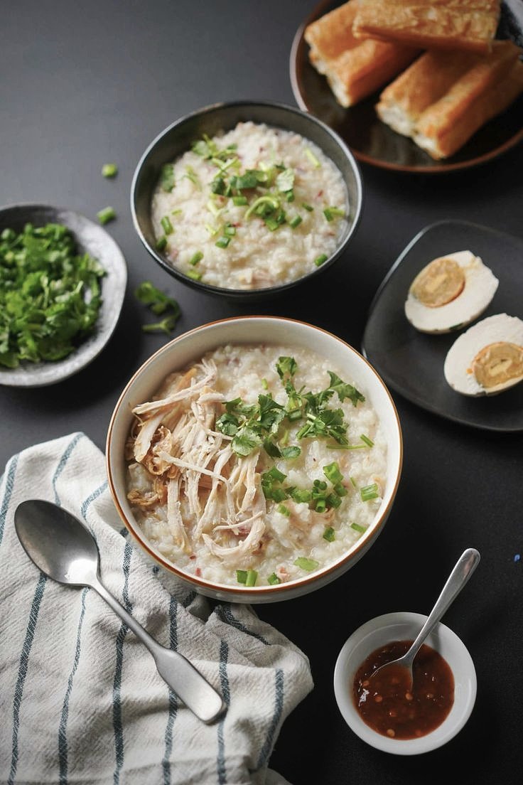 cognoscental's tweet photo. ⠀

Bubur dibagikan kepada penghuni @condoSVT siang ini, mumpung langit Setiabudi juga mulai digandrungi awan mendung setelah sebelumnya diterpa terik siang hari.

“Selamat makan, selamat menikmati! Sekalian mau tahu dong, biasanya makan bubur diaduk atau nggak?”

⠀ https://t.co/jOwxmiEuaJ