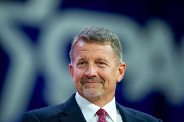HaitiInfoProj's tweet photo. Erik Prince, founder of Blackwater Worldwide and ally, hired by the Haitian government to suppress gangs 

According to the New York Times, in recent months, the Haitian government has hired American contractors, including Prince, to work on a covert operations group aimed at deploying drones to kill gang members, security experts said. Prince's team has been using the drones since March, but authorities have yet to announce the destruction or capture of a single high-value target.

The founder of Blackwater Worldwide has signed a contract to confront criminal groups that have killed civilians and seized control of vast swathes of territory, according to senior Haitian and U.S. government officials and other security experts familiar with Prince's work in Haiti.

Security experts said Prince was also looking for Haitian military veterans to hire and deploy to Port-au-Prince. He is expected to send up to 150 mercenaries to Haiti this summer. He recently sent a large stockpile of weapons to the country, according to two experts, according to a report published in The New York Times on Wednesday, May 28, 2025.

The Haitian government is awaiting the arrival of arms shipments and additional personnel to intensify its fight against gangs.

U.S. officials have said they are aware of the Prince's collaboration with the Haitian government. But the full terms of the agreement between the Haitian government and the Prince, including the amount of his fee, are unknown.

This NYT article is based on interviews with a dozen people closely following the situation in Haiti. All but one spoke on condition of anonymity because they were not authorized to publicly discuss sensitive security matters.

Rod Joseph, a Haitian military veteran and owner of a Florida-based security training company, said he has been in talks with Prince since late last year to provide staff for his contract.

Joseph, who trained Haitian police in the use of surveillance drones, said Prince gave him the impression his plans were under the auspices of the U.S. government, but then they came directly under the authority of the Haitian government.

He claimed that Prince told him he planned to send Salvadoran infantrymen to Haiti with three helicopters to participate in attacks against gangs.

Prince has a long history of military intervention abroad, and some of his operations have ended badly. Blackwater has faced legal problems due to its work for the US military in places like Iraq, including a 2007 incident in which its employees killed 17 civilians in Baghdad. 

"The doors are open. All possibilities must be considered," Haitian Minister of Economy and Finance Alfred Métellus told the Haitian newspaper Le Nouvelliste last month. "We are looking for all Haitians, all foreigners with experience in this field who want to support us, who want to support the police and the army, to unblock the situation."
https://t.co/qpUC1Y0IkU