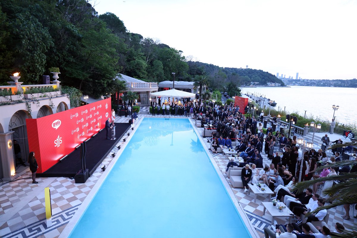 Milli takımlarımızın sezonlarının başlangıç gecesinde voleybol ailemizin paydaşları, sporcularımız, teknik ekiplerimiz, sponsorlarımız ve basın mensupları ile bir araya geldik. 

Önümüzdeki uzun yazda hem Filenin Efeleri’ne hem Filenin Sultanları’na sakatlıksız bir sezon