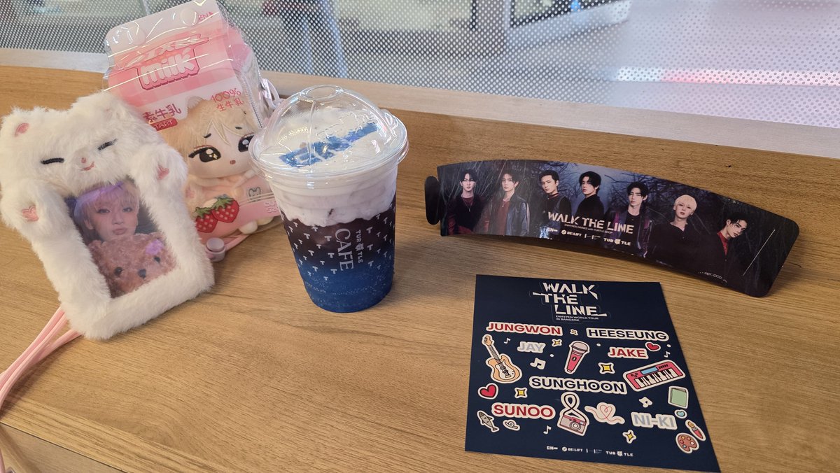 BlueClover_Sun's tweet photo. ชอบที่ร้านเปิดเพลงเอนไฮเพนเรื่อยๆ เลยอะ นี่ขนาดว่าจะไปแปปๆ ยังอยู่ฟังไปเกือบสี่เพลง
#ENHYPEN #엔하이픈
#ENHYPENDrinks #WALK_THE_LINE_IN_BANGKOK #Turtleshop #Turtlecafe https://t.co/dHLeSsj6Iz