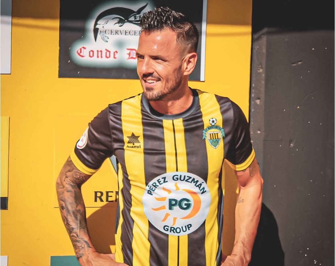 marc_perello (@perejr2) on Twitter photo <a href="/atletic_lleida/">Atlètic Lleida</a> <a href="/CFJ_Mollerussa/">CFJ Mollerussa</a> <a href="/ReusFCR/">Reus FC Reddis</a> <a href="/Montanyesa1927/">CF Montañesa</a> <a href="/VictorVillotee/">Victor Villote</a> <a href="/raulronda7/">Raúl Ronda Gabandé</a> <a href="/GuillemPujolFon/">Guillem Pujol Fontes</a> <a href="/cfbadalonasad/">CF Badalona SAD Oficial</a> <a href="/CELHospitalet/">CE L'Hospitalet</a> <a href="/GFCAcademia/">Girona FC Acadèmia</a> <a href="/CERDANYOLAFC/">CERDANYOLA VALLÈS FC 💚</a> <a href="/gpereira14_/">Gonzalo Pereira</a> <a href="/ramonmarimon44/">Ramon Marimon</a> <a href="/CPSanCristobal/">CP San Cristóbal</a> <a href="/FundacioGrama/">Fundació Esportiva Grama</a> ❗️Bon dia. Torna l’ONZE de la Temporada de la Tercera Federació!
👉Us convido a escollir el Millor LATERAL DRET, entre els següents:
🔴 Xavi SÀMPER (<a href="/Cemanresa1906/">CE Manresa</a>)
⚪️ Lucas Pariente (<a href="/CELHospitalet/">CE L'Hospitalet</a>)
🔵 Manel Lozano (<a href="/CEEuropa/">Club Esportiu Europa</a> ‘B’)
🟡 Óscar SIERRA (<a href="/Montanyesa1927/">CF Montañesa</a>) <a href="/atletic_lleida/">Atlètic Lleida</a> <a href="/CFJ_Mollerussa/">CFJ Mollerussa</a> <a href="/ReusFCR/">Reus FC Reddis</a> <a href="/Montanyesa1927/">CF Montañesa</a> <a href="/VictorVillotee/">Victor Villote</a> <a href="/raulronda7/">Raúl Ronda Gabandé</a> <a href="/GuillemPujolFon/">Guillem Pujol Fontes</a> <a href="/cfbadalonasad/">CF Badalona SAD Oficial</a> <a href="/CELHospitalet/">CE L'Hospitalet</a> <a href="/GFCAcademia/">Girona FC Acadèmia</a> <a href="/CERDANYOLAFC/">CERDANYOLA VALLÈS FC 💚</a> <a href="/gpereira14_/">Gonzalo Pereira</a> <a href="/ramonmarimon44/">Ramon Marimon</a> <a href="/CPSanCristobal/">CP San Cristóbal</a> <a href="/FundacioGrama/">Fundació Esportiva Grama</a> ❗️Bon dia. Torna l’ONZE de la Temporada de la Tercera Federació!
👉Us convido a escollir el Millor LATERAL DRET, entre els següents:
🔴 Xavi SÀMPER (<a href="/Cemanresa1906/">CE Manresa</a>)
⚪️ Lucas Pariente (<a href="/CELHospitalet/">CE L'Hospitalet</a>)
🔵 Manel Lozano (<a href="/CEEuropa/">Club Esportiu Europa</a> ‘B’)
🟡 Óscar SIERRA (<a href="/Montanyesa1927/">CF Montañesa</a>)