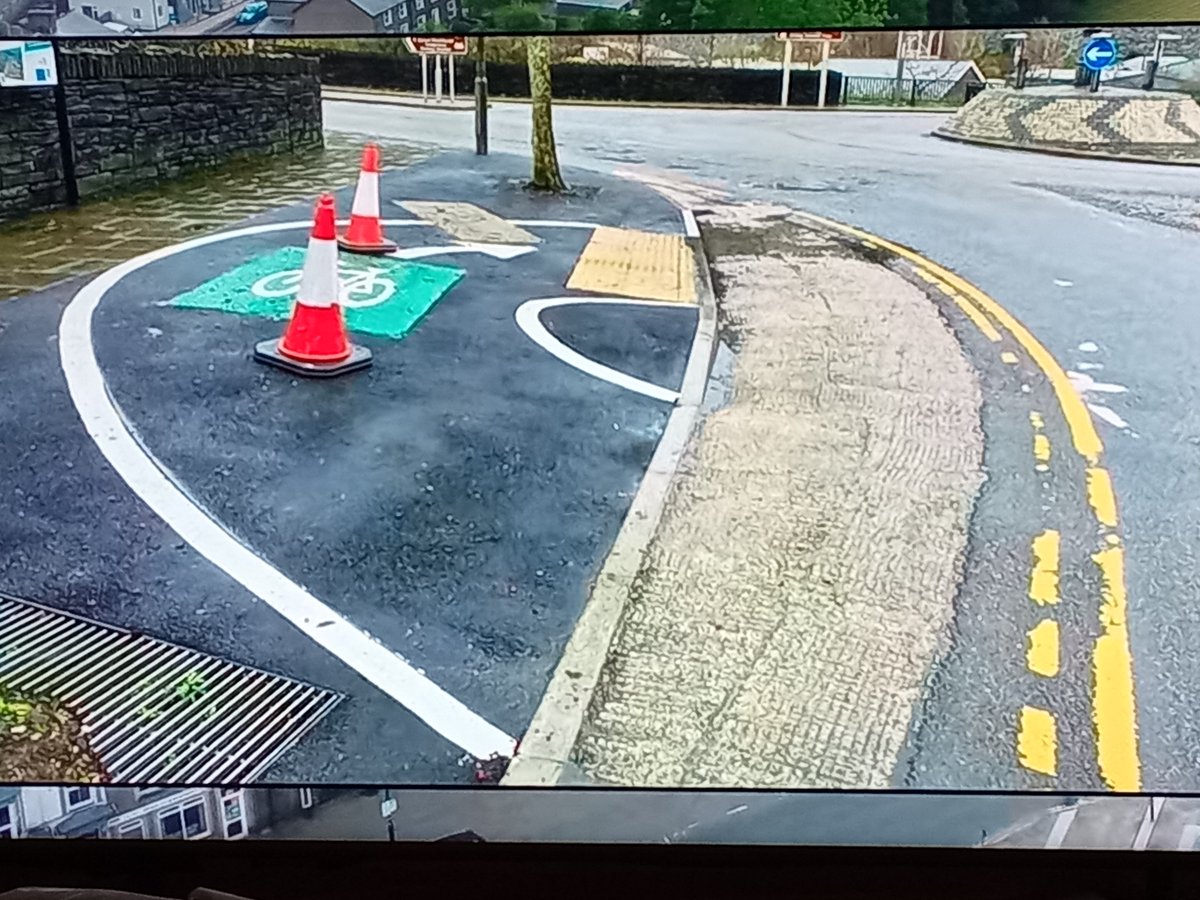 Is this the most pointless #CycleLane in the world? #Gwyned #Wales