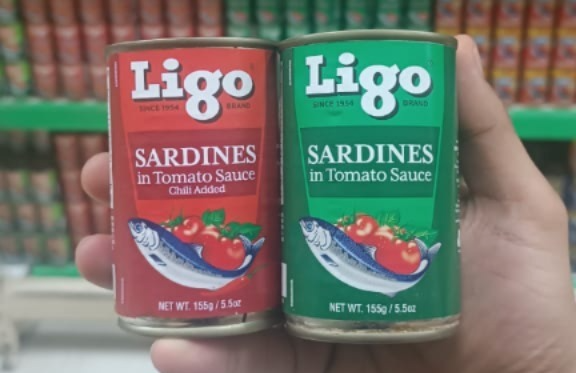 Doing my weekly grocery at a local supermarket, Nagcrave ako bigla ng sardines, then napansin ko dami pa lang brand ngayon, syempre doon na ako sa kilala kong superbrand, So sa huli "sa green o sa pula" ang choice
