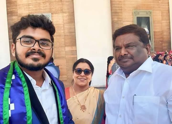 npsamy2000's tweet photo. இன்று பிறந்தநாள் விழா கானும் தம்பி  Dr. சா சி சி சிவசரன் MBBS  அவர்களுக்கு 
இனிய பிறந்தநாள் நல்வாழ்த்துக்கள் 💐💐💐 https://t.co/lsQEu4Ys8X
