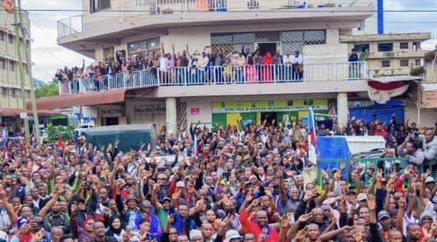 🔥Arusha 📍Tanzania
Main opposition party CHADEMA continues its tour around the country and is doing the Northern circuit!
Arusha has historically been the stronghold of opposition esp CHADEMA and yesterday was a clear demonstration of that love and support
This public square in