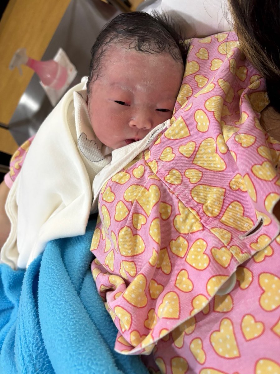 marinco_ch's tweet photo. 13時09分2.73kg 49cm 元気な女の子産まれました〜👧❣️初産で促進剤使ったけど5時間という早さで産まれましたw 
人生1日目ゴリラすぎてめっちゃ可愛い♡♡ https://t.co/qQqoNVpAMo