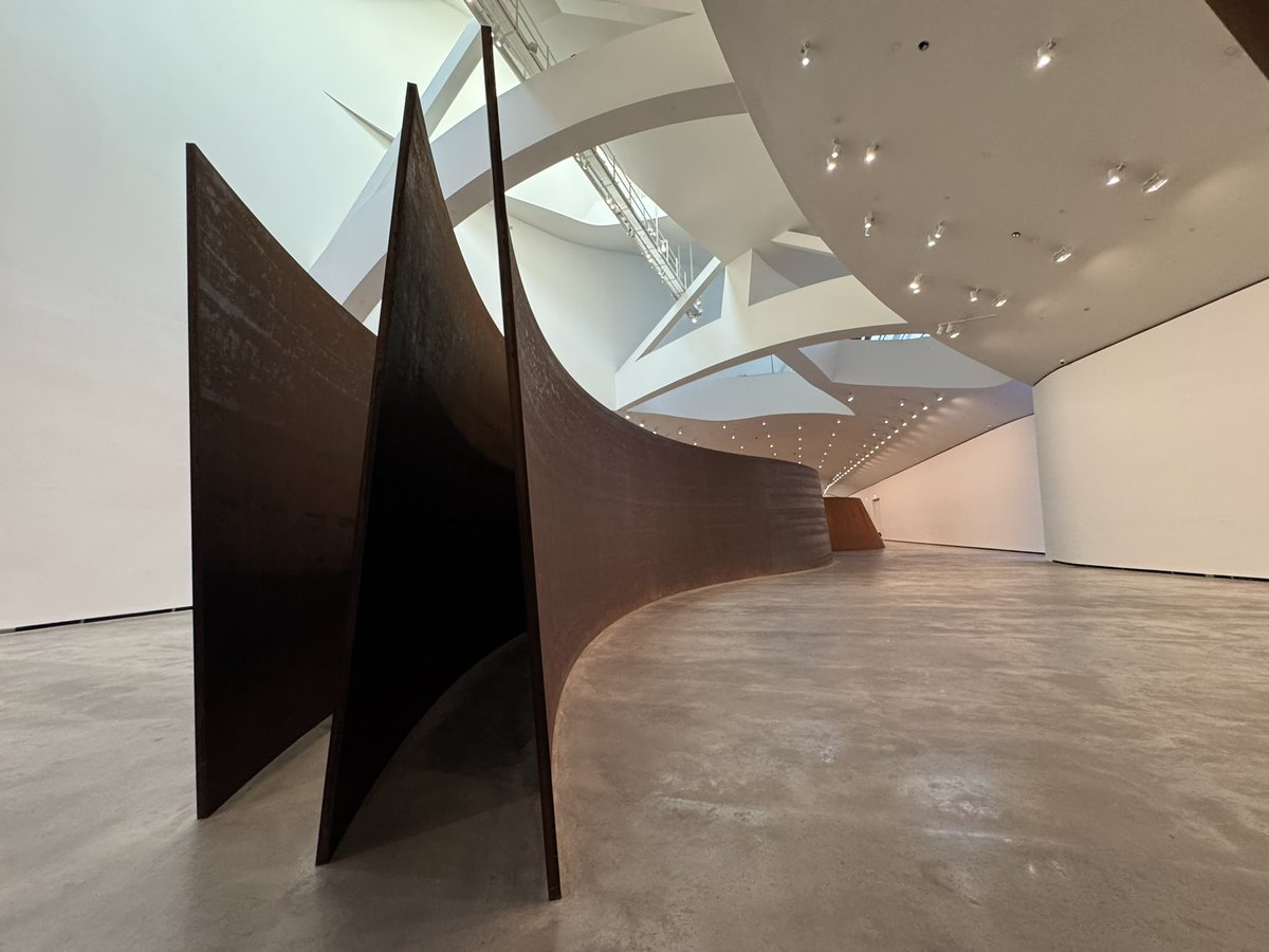 cocolabJP's tweet image. 昨晩の学会イベントで訪れた Guggenheim Bilbao Museoa はとても良かったです。
特に、Richard Serra の Torqued Ellipses は実際に中に入ってみてようやく分かる驚きがありました。
guggenheim-bilbao.eus/en/exhibitions…
#cocolab
