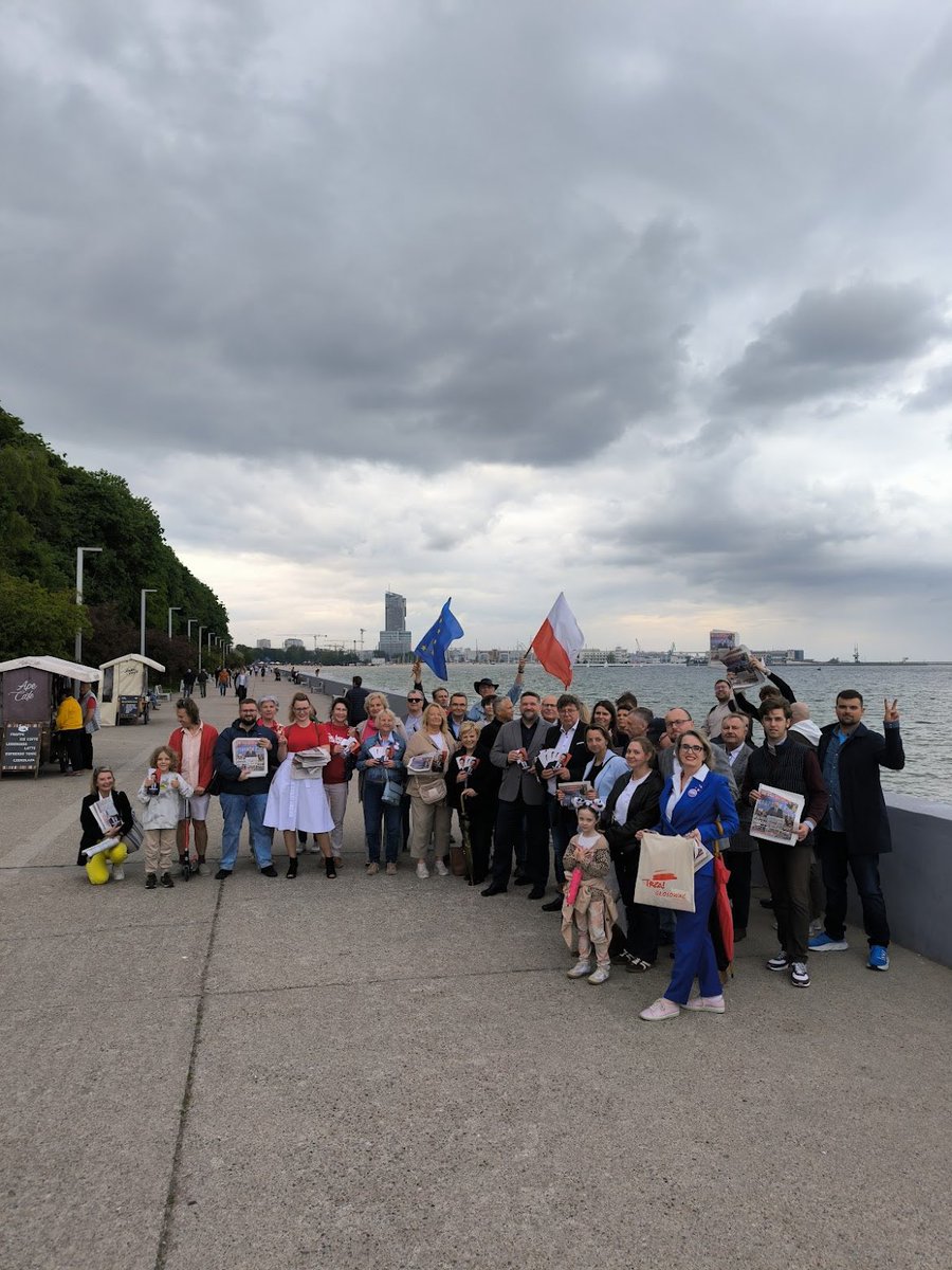Fotorelacja z wczorajszego spaceru poparcia Rafała Trzaskowskiego w Gdyni!  

Idziemy po zwycięstwo! 
#Trzaskowski2025 #Gdynia