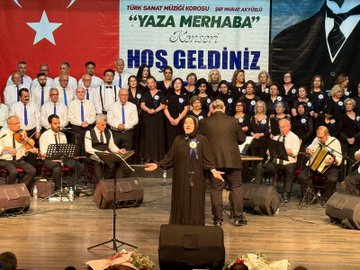 Aydınlılar Yazı Sevilen Şarkılarla Karşıladı