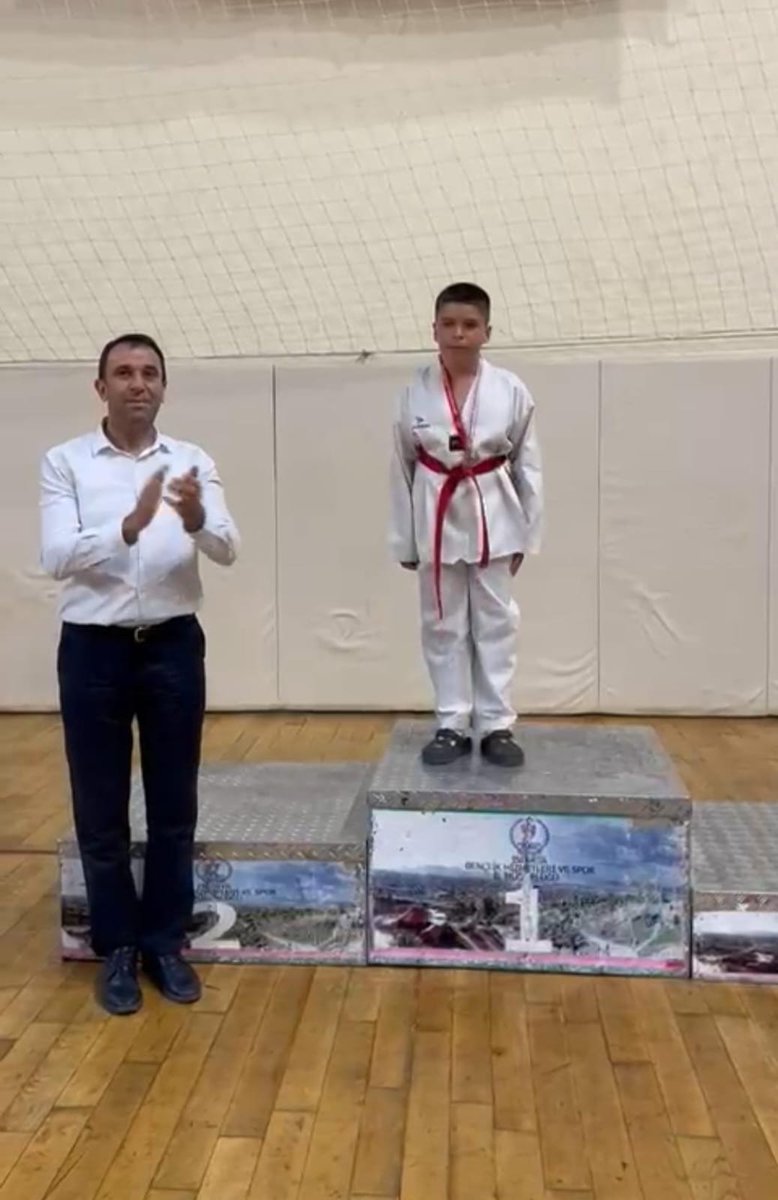 Eğirdir İlçe Milli Eğitim Müdürlüğü (@egirdirmem) on Twitter photo Okullar Arası Taekwondo Kyorugi dalında Muazzez ve Yaşar Şapçı İlkokulu öğrencilerimizden Eren TÜRKYILMAZ 50kg'da il 1.si, Eymen KOÇAL 30kg'da il 2.si olmuştur.Öğrencilerimizi tebrik eder, başarılarının devamını dileriz.
<a href="/ispartamem/">Isparta İl Millî Eğitim Müdürlüğü</a> Okullar Arası Taekwondo Kyorugi dalında Muazzez ve Yaşar Şapçı İlkokulu öğrencilerimizden Eren TÜRKYILMAZ 50kg'da il 1.si, Eymen KOÇAL 30kg'da il 2.si olmuştur.Öğrencilerimizi tebrik eder, başarılarının devamını dileriz.
<a href="/ispartamem/">Isparta İl Millî Eğitim Müdürlüğü</a>
