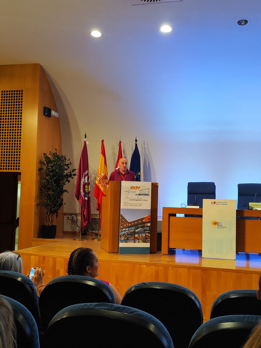 DirectFernandez's tweet photo. @DirectFernandez presenta la comunicación "Gestión de Equipos de Alto Rendimiento. Metodología Lean" en las XXIV Jornadas Nacionales de Celadores, en el Hospital Clínico San Carlos, de Madrid. #hospitaldegetafe #lean #getafeenmodolean @FcoJavierGomez @ZitaQuintela https://t.co/UR6vnhdMbc