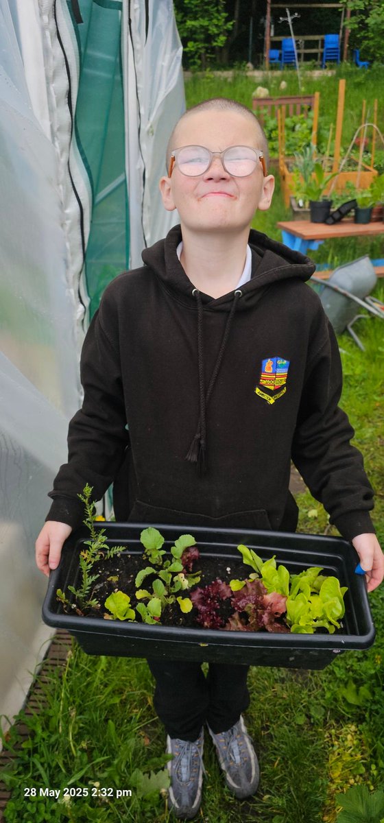 Suzie Wilson FARE (@suzieq1402) on Twitter photo Great work from Enhanced Nurture Group. The smile says it all . J proud of his homegrown salad box . Lots of weeding and planting done too at FARE Community Garden <a href="/LCHS_ENP/">ENP at Lochend</a> <a href="/LochendHigh/">Lochend Community High School</a> <a href="/The_RHS/">The RHS</a> <a href="/ClaireW_fare/">Claire Wilson</a> Great work from Enhanced Nurture Group. The smile says it all . J proud of his homegrown salad box . Lots of weeding and planting done too at FARE Community Garden <a href="/LCHS_ENP/">ENP at Lochend</a> <a href="/LochendHigh/">Lochend Community High School</a> <a href="/The_RHS/">The RHS</a> <a href="/ClaireW_fare/">Claire Wilson</a>