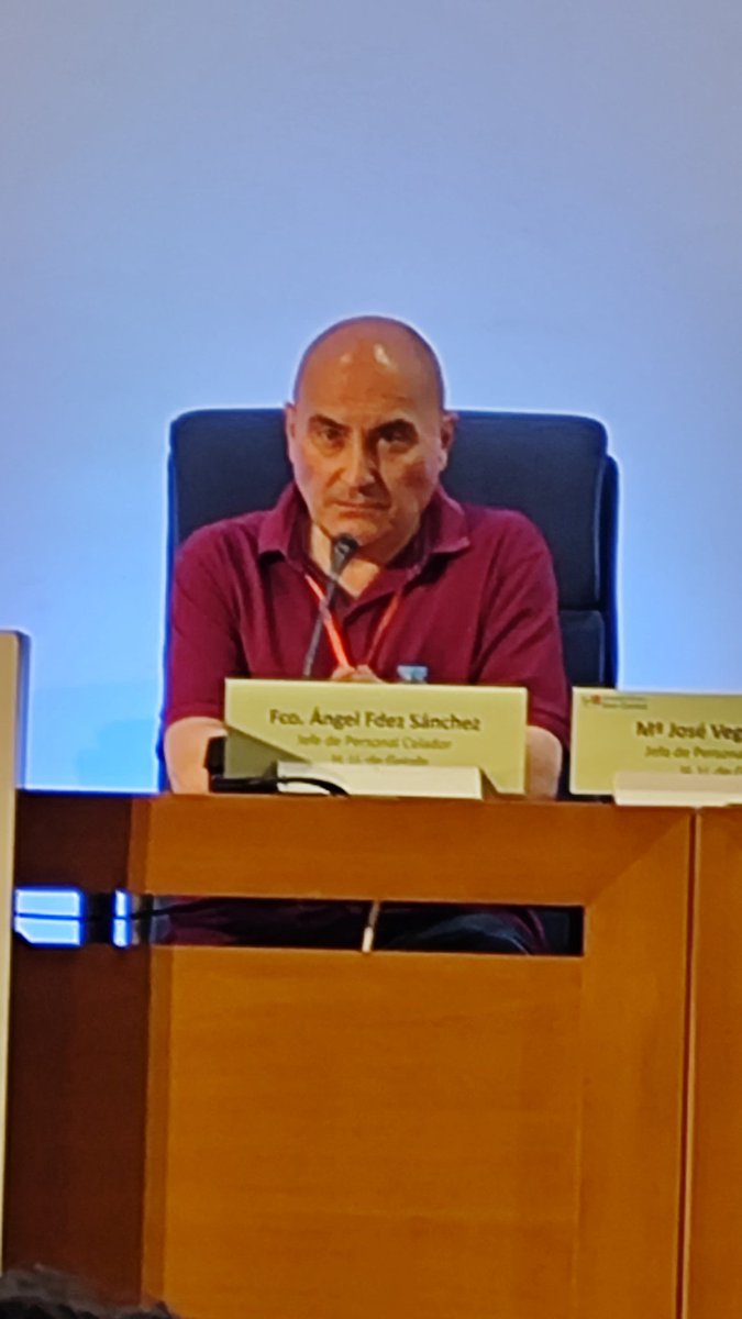 DirectFernandez's tweet photo. @DirectFernandez presenta la comunicación "Gestión de Equipos de Alto Rendimiento. Metodología Lean" en las XXIV Jornadas Nacionales de Celadores, en el Hospital Clínico San Carlos, de Madrid. #hospitaldegetafe #lean #getafeenmodolean @FcoJavierGomez @ZitaQuintela https://t.co/UR6vnhdMbc