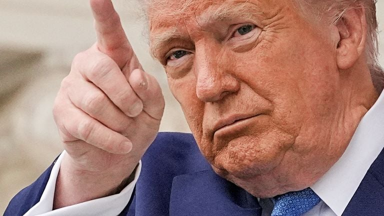 🎯 Morning Zonebourse : Nvidia rassure, Trump sous surveillance
Jour férié dans pas mal de pays européens aujourd’hui (Ascension oblige), mais les marchés, eux, n’ont pas prévu de léviter (Sauf en Suisse ou au Danemark)
Nvidia continue son envol grâce à des résultats dopés à