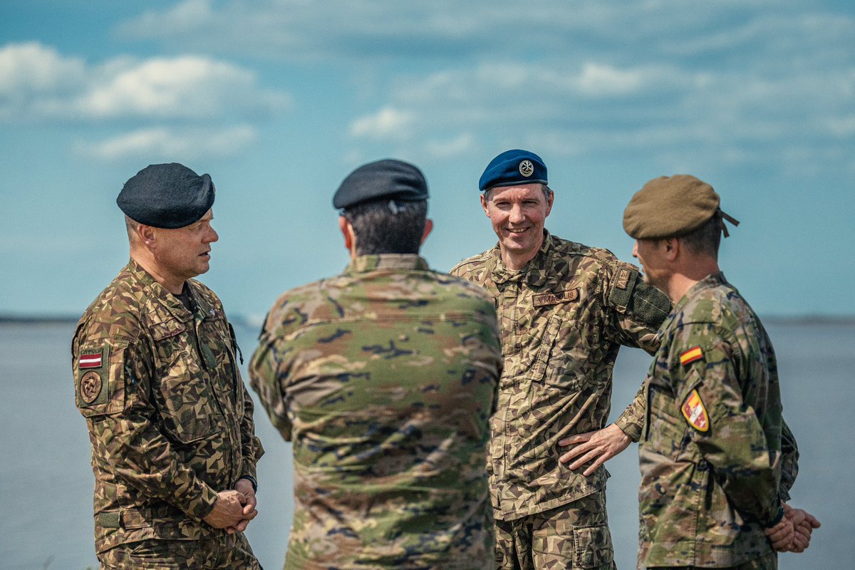 Latvijas_armija's tweet photo. ✈️ No 26.–28. maijam Ķeguma, Salaspils un Ķekavas novados notika militārās mācības “Latvian Shield 25”, kur piedalījās 🇱🇻 Gaisa spēki un NATO sabiedrotie.

💥 Pirmo reizi ārpus “Lielvārdes” – Spānijas NASAMS sistēmas!

#WeAreNATO #StrongerTogether https://t.co/YWNexZO6kF
