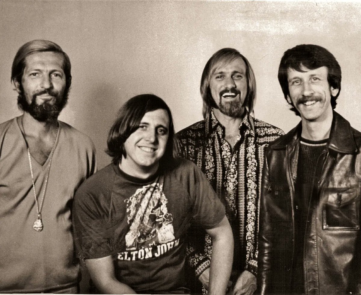 retrointerviews's tweet photo. “It was the worst song ever. I wouldn’t have sung the song if somebody had held a gun to my head. It was called ‘The Gunslinger’s Union.’ It was a stupid, dumb song. We all just looked at each other at the table..." @jeremylr https://t.co/smrfByrwvg https://t.co/FfXW1nqrr5