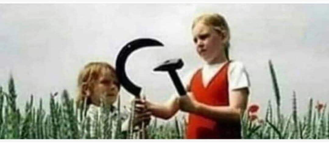 Nataci4's tweet photo. Rojbaş/Günaydın

Karanlık geceye ait
Aydınlık bize
Gelecek size... https://t.co/sY76CtwSef