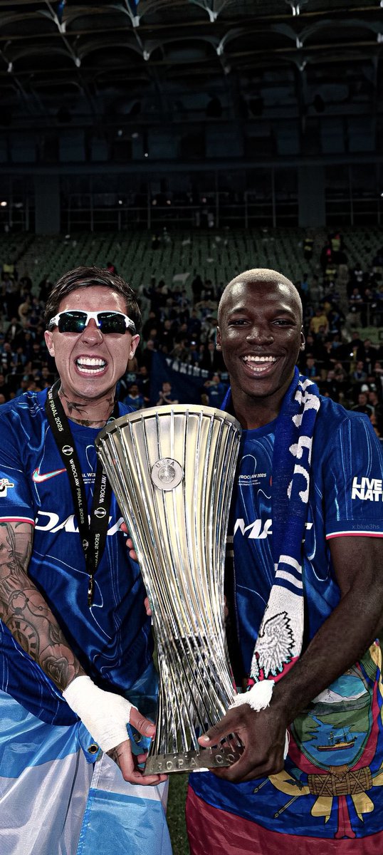 Some of the best pictures of Chelsea players last night. A wallpaper thread 💙