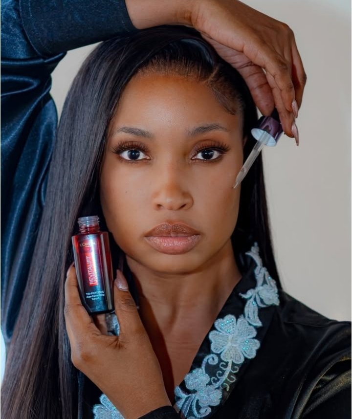 Phuti Khomo shows off her face without makeup as she advertises the L'Oréal Paris Revitalift Laser Day Cream.