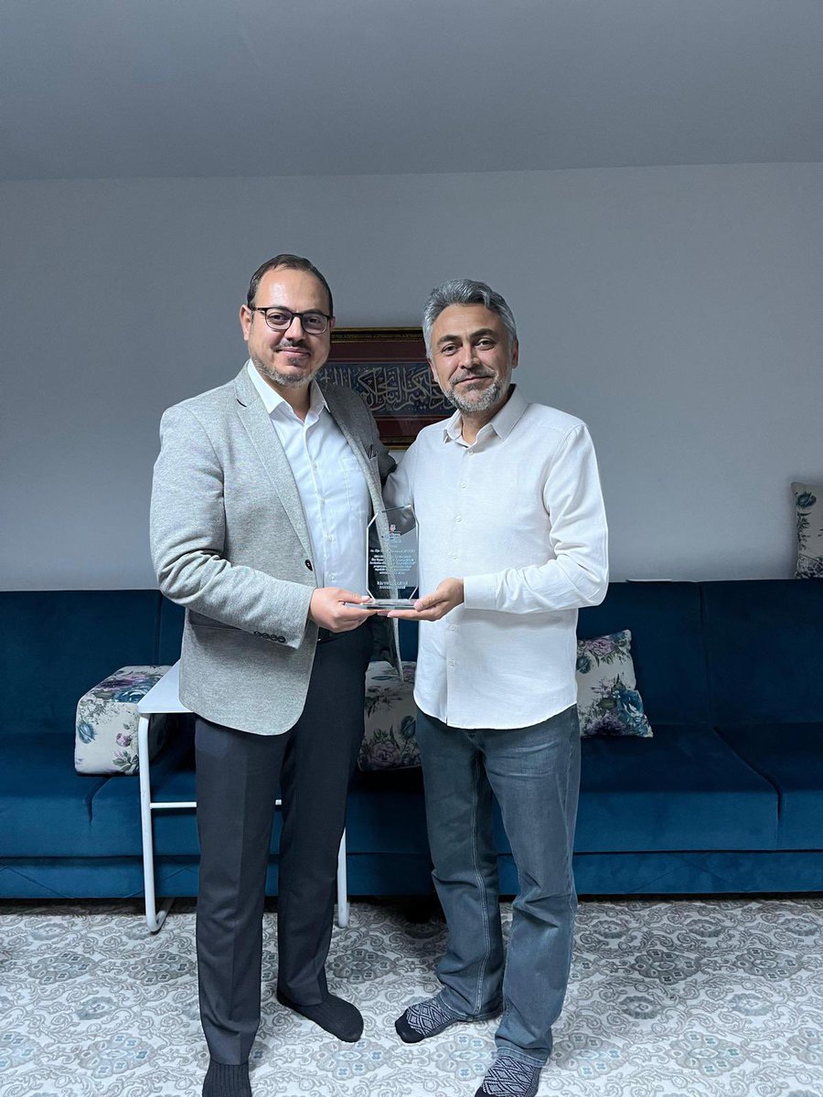 iyckaraman's tweet photo. “İrfan Sohbetleri” buluşmalarımızın sonunda hocalarımız Doç. Dr. Murat GÖK, Doç. Dr. Duran Ali YILDIRIM, Dr. Öğr. Üyesi Muhammet Ali TEKİN, Öğr. Gr. Hüseyin Selman ALTIN’a şube başkanımız Nurullah KOÇAK tarafından plaket takdim edildi. https://t.co/lTAcDt2bT9