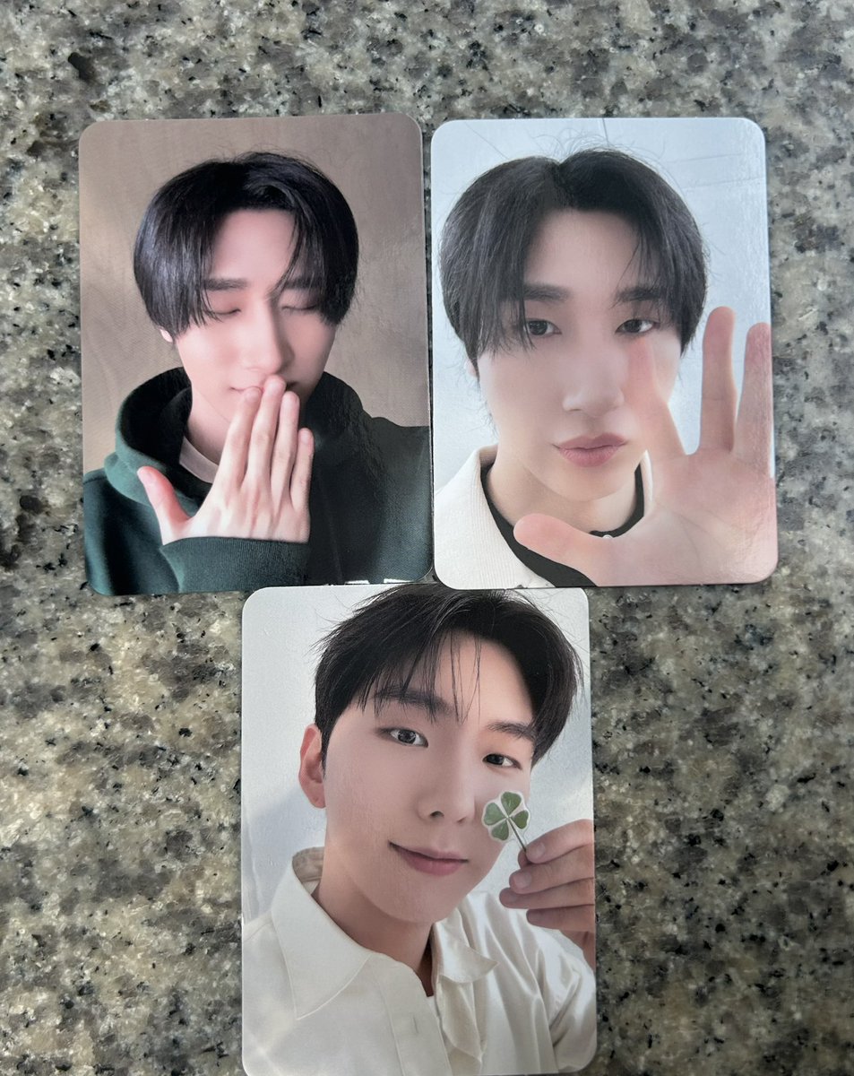 kihyunbread's tweet photo. also i got changki for the random photocards hehe https://t.co/U9wiQcWb94
