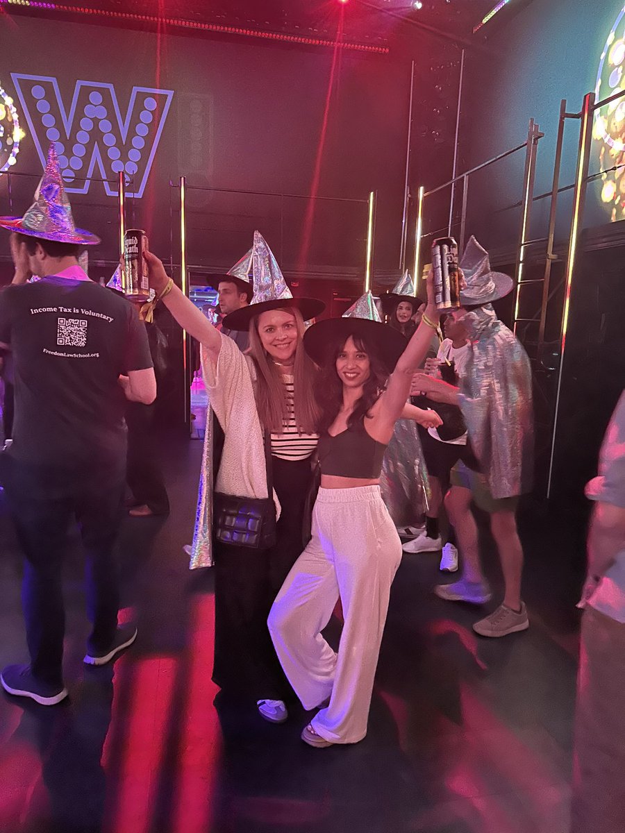 The witches are taking over Vegas <a href="/tugcesmith/">Tugce | Citrea 🍊🍋</a> 🧙‍♀️🧙‍♀️