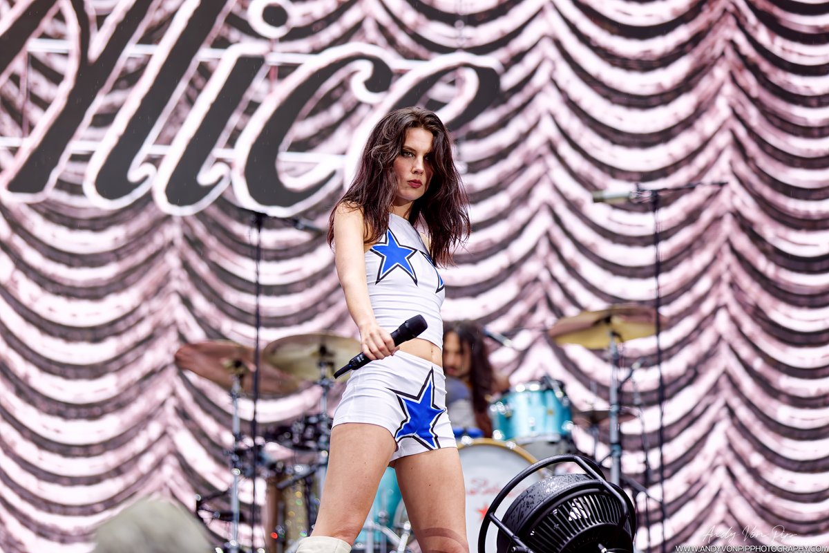 Andy Von Pip (@vonpip) on Twitter photo As the fantastic <a href="/wolfalicemusic/">Wolf Alice</a> is back, here's a throwback to when I selected my top 12 WA songs for <a href="/Under_Radar_Mag/">Under the Radar</a>. Honestly, I could have selected another 30 quite easily.
undertheradarmag.com/blog/wolf_alicโฆ As the fantastic <a href="/wolfalicemusic/">Wolf Alice</a> is back, here's a throwback to when I selected my top 12 WA songs for <a href="/Under_Radar_Mag/">Under the Radar</a>. Honestly, I could have selected another 30 quite easily.
undertheradarmag.com/blog/wolf_alicโฆ