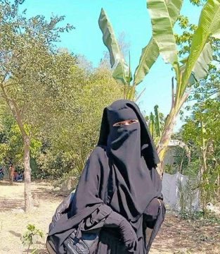 أنا منقبة ملتزمة ، احب الطبيعة وجبل والأشجار والماء. 💚🌳🌿