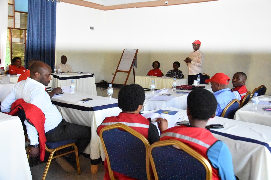 Rwandaredcross's tweet photo. With the support of @ICRC_rw , from May 27-28, 2025, the National Disaster Response Team (NDRT) of @RwandaWest received training on Safer Access Framework &amp; IHL. This will equip them to intervene correctly, safely, and efficiently during emergencies. https://t.co/8bKhKG2MLk