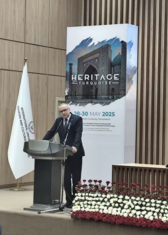 28-30 Mayıs tarihlerinde Semerkant’ta gerçekleştirilmekte olan kültürel miras, arkeoloji, restorasyon ve müzecilik alanındaki uzmanları bir araya getiren Heritage Turquoise isimli konferans ve sergilerden oluşan etkinliğin açılış oturumuna katıldık.
